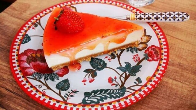 Mevsimine Yakışır: Çilekli Pratik Cheesecake