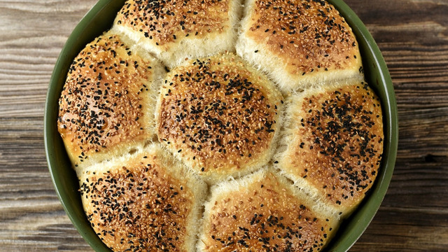 Sofraya Baharı Getirir: Ekşi Mayalı Çiçek ekmek
