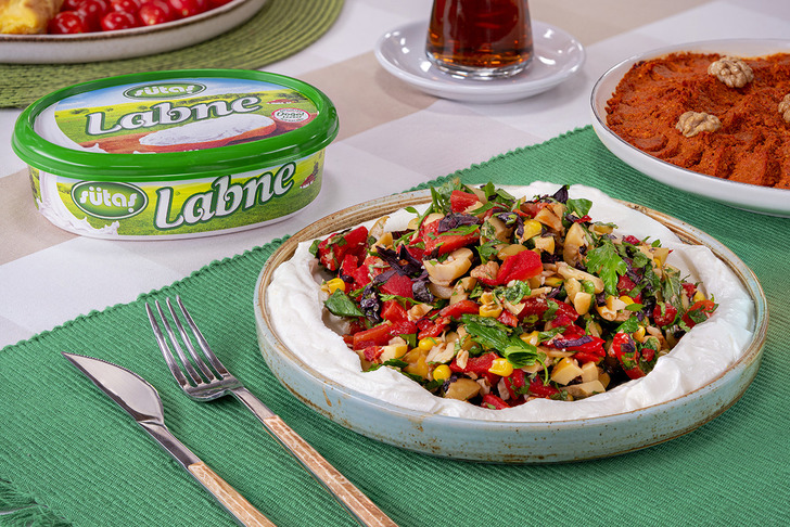 Labneli Kahvaltı Salatası Tarifi