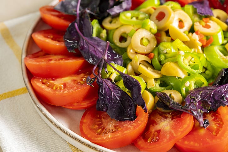 Çilek Sirkeli Domates Salatası Tarifi