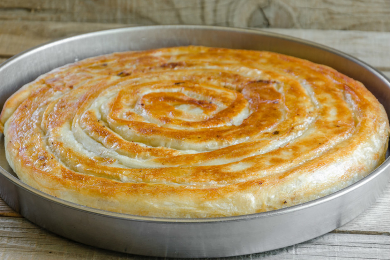 Bu Püf Noktalarına Dikkat: Pişmiş ve Pişmemiş Börek Buzlukta Nasıl Saklanır?