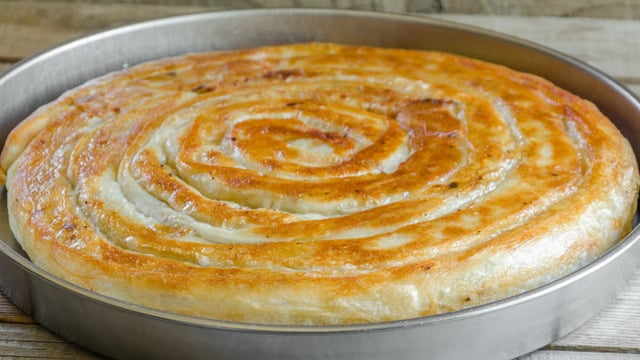 Bu Püf Noktalarına Dikkat: Pişmiş ve Pişmemiş Börek Buzlukta Nasıl Saklanır?