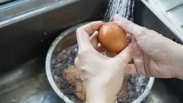 Tartışmalı Konu: Neden Yumurtaları Asla Yıkamamalısınız?