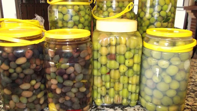Yumuşamadan, Çok Tuzlu Olmadan, En Basit Yöntemleriyle: Evde Zeytin Nasıl Yapılır?