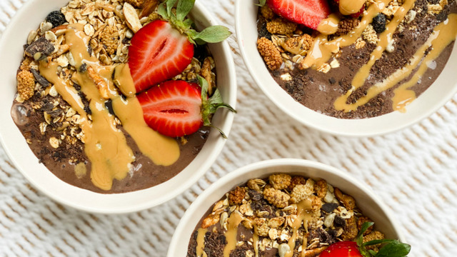 Muz ve Kakaonun Uyumu: Smoothie Kasesi