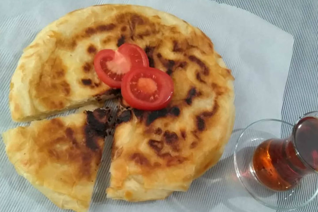 Çabucak Hazırlanan: Pratik Peynirli Börek