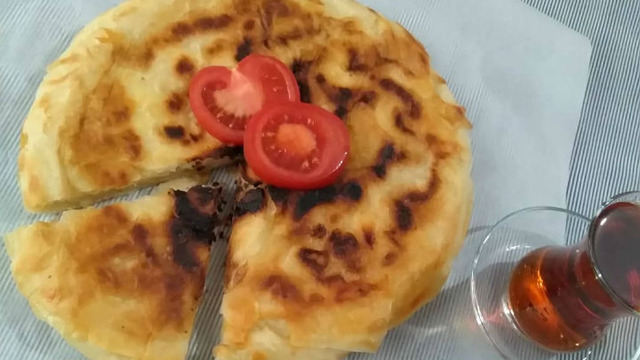 Çabucak Hazırlanan: Pratik Peynirli Börek