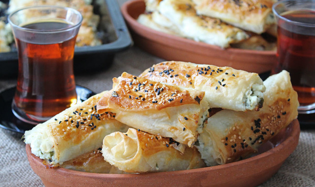 Buzlukta da Saklanır: 4 Yufkayla 40 Adet Börek