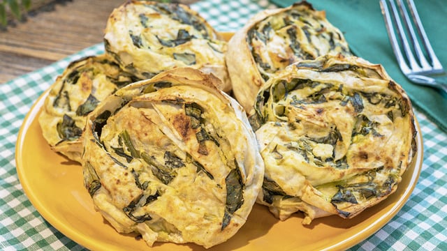 Sadece 2 Yufkayla: Ispanaklı Peynirli Rulo Börek