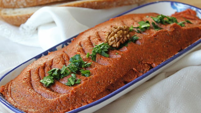 Hem Kahvaltılık Hem Meze: Cevizli Tarator