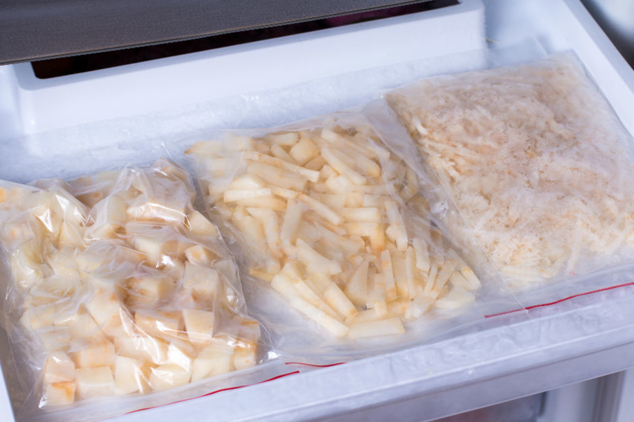 Uzun Süre Dayanır, Çıtır Çıtır Olur: Dondurucuda Patates Nasıl Saklanır ve Nasıl Kızartılır?