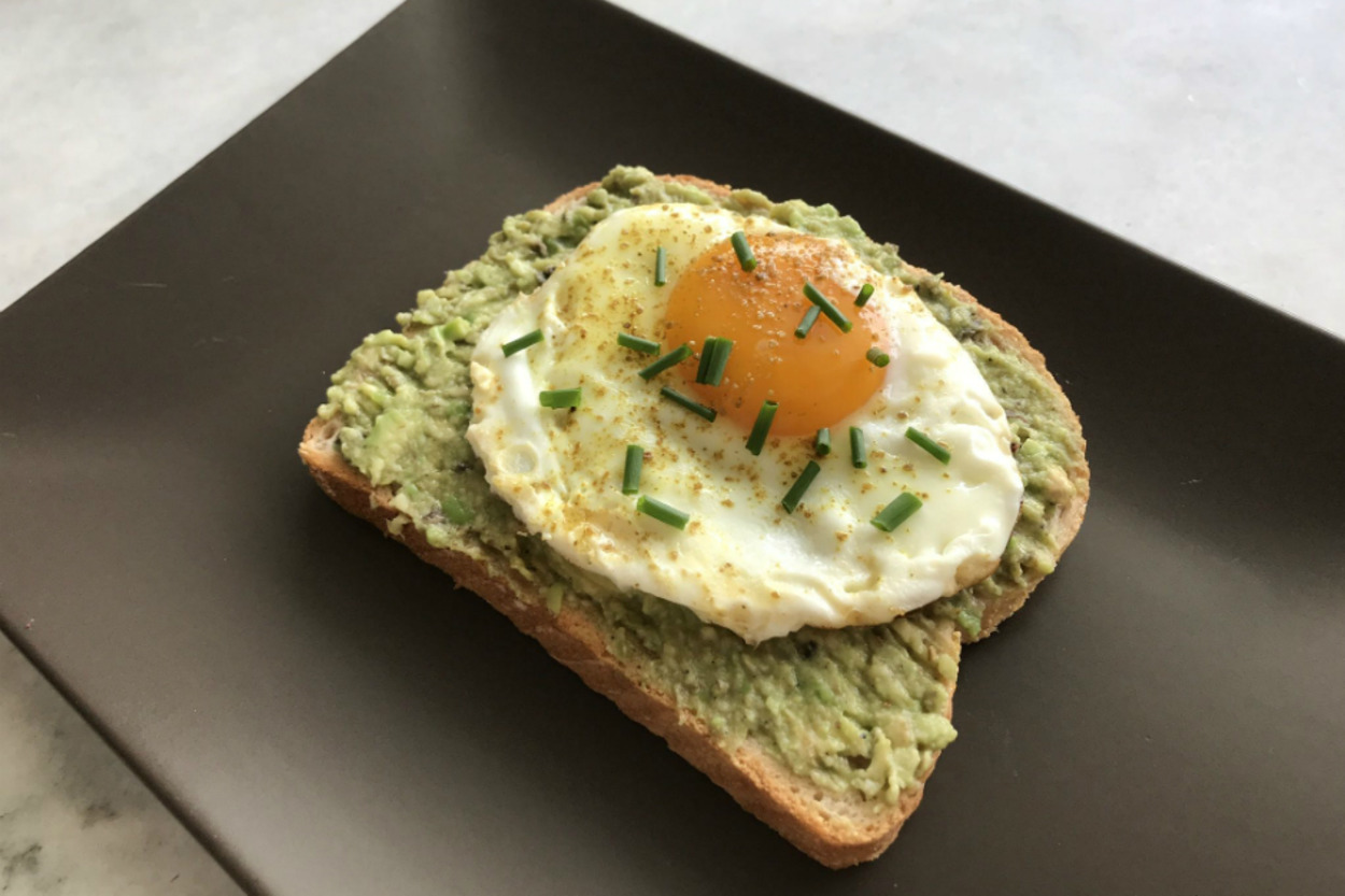 Enfes Bir Kahvaltı: Nefis Avokado Tost
