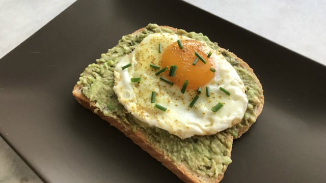 Enfes Bir Kahvaltı: Nefis Avokado Tost