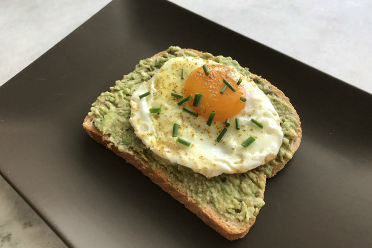 Nefis Avokado Tost Tarifi