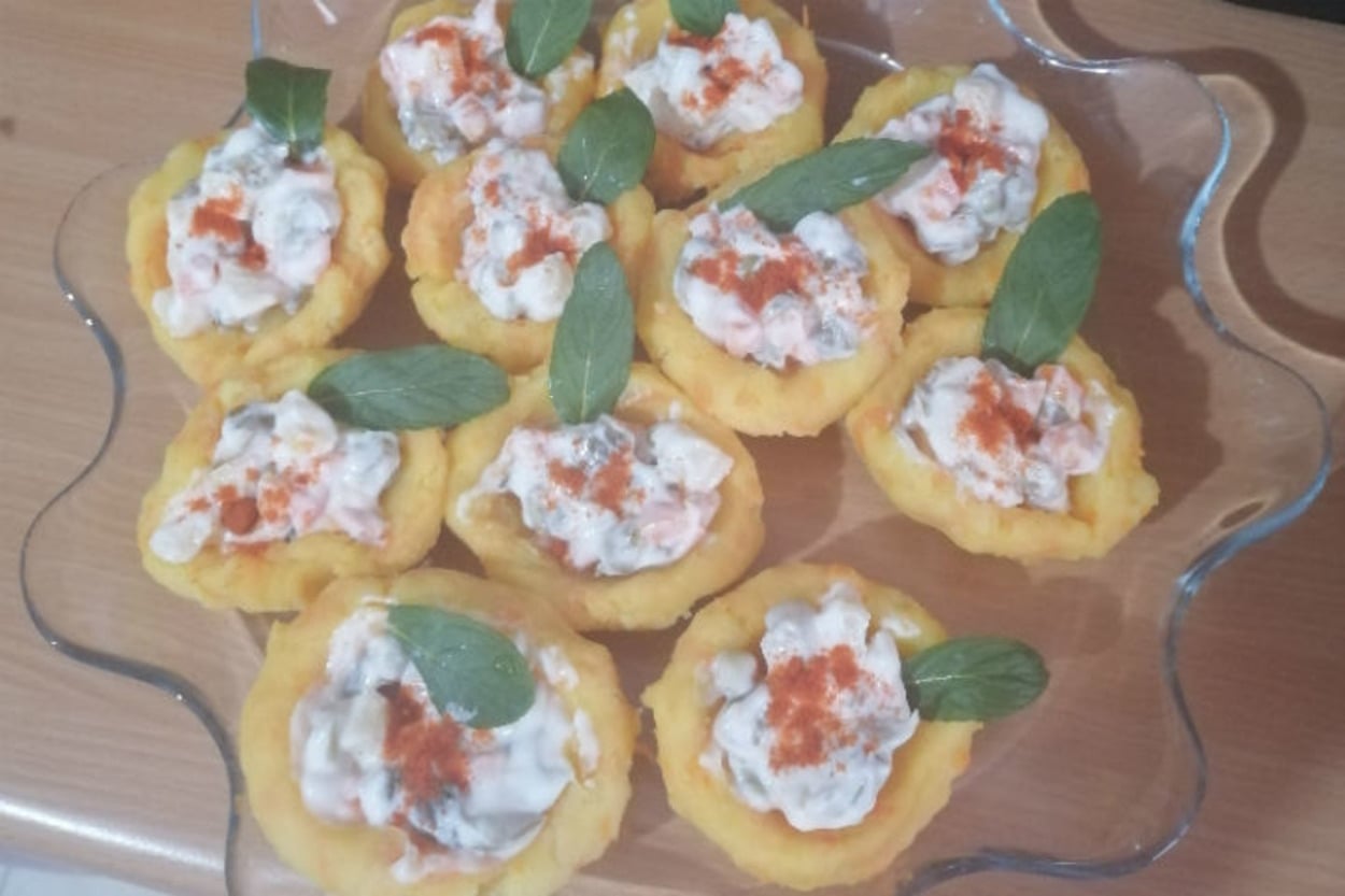 Hazırlaması Çok Kolay: Patates Çanağında Havuçlu Meze