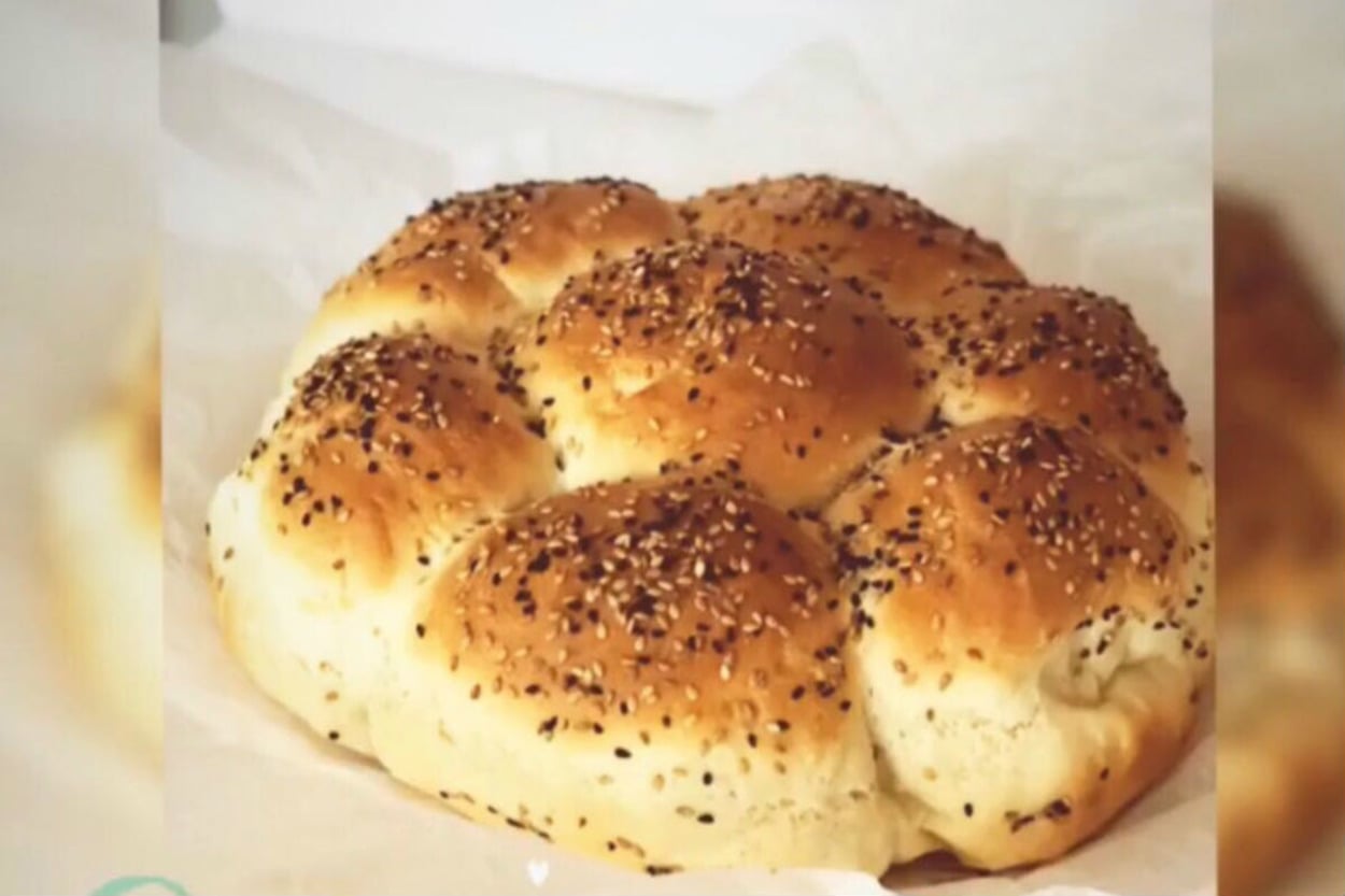Kokusu Evi Saracak: Çiçek Ekmek