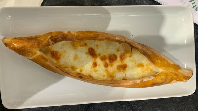 Hazırından Farksız: Evde Peynirli Pide