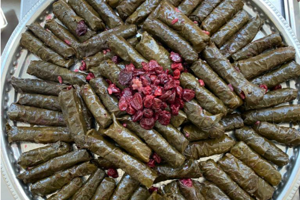 Mayhoş Sevenlere: Vişneli Yaprak Sarması