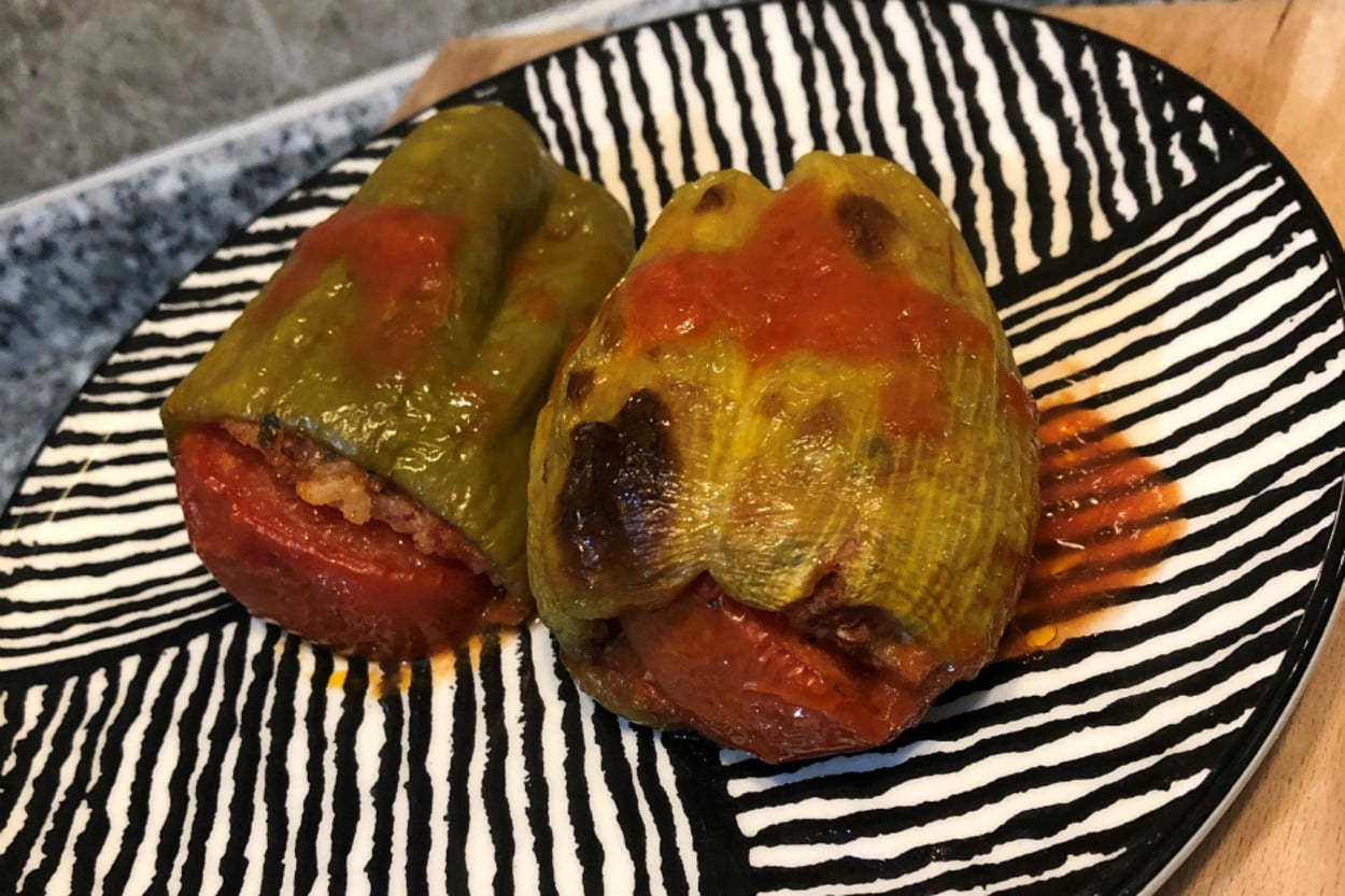 Yumuşacık Pişer: Kolay Fırında Biber Dolması