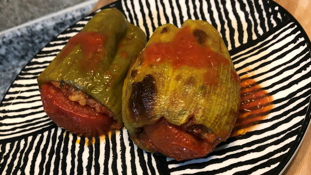Yumuşacık Pişer: Kolay Fırında Biber Dolması