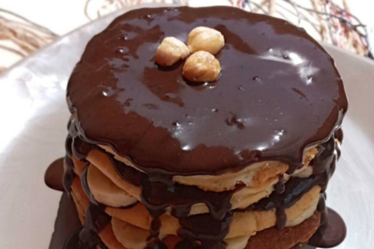 Damaklarda Taht Kuracak: Çikolata Soslu Pancake