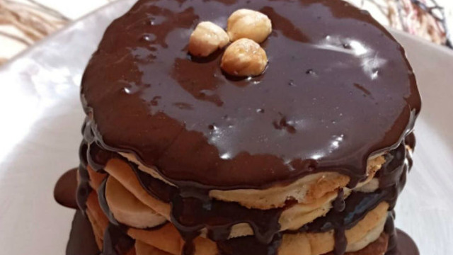 Damaklarda Taht Kuracak: Çikolata Soslu Pancake