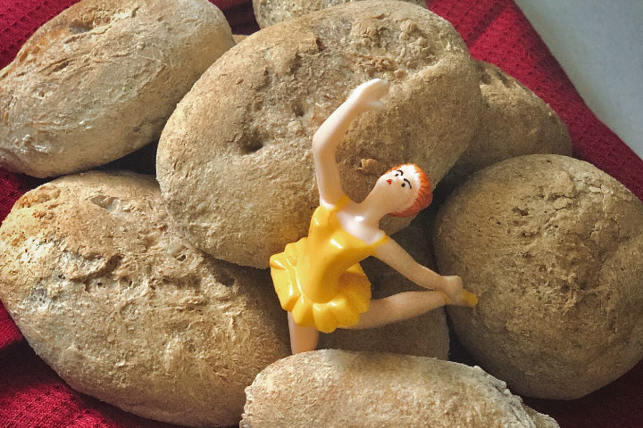 Doyurucu ve Enfes: Tam Buğdaylı Minik Ekmek