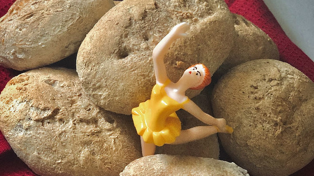 Doyurucu ve Enfes: Tam Buğdaylı Minik Ekmek