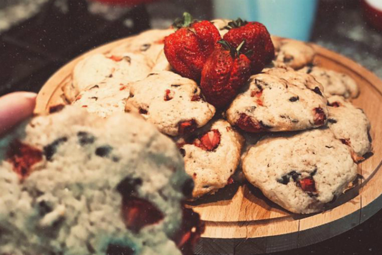Mis Kokusu Evi Sarar: Çilekli Cookie