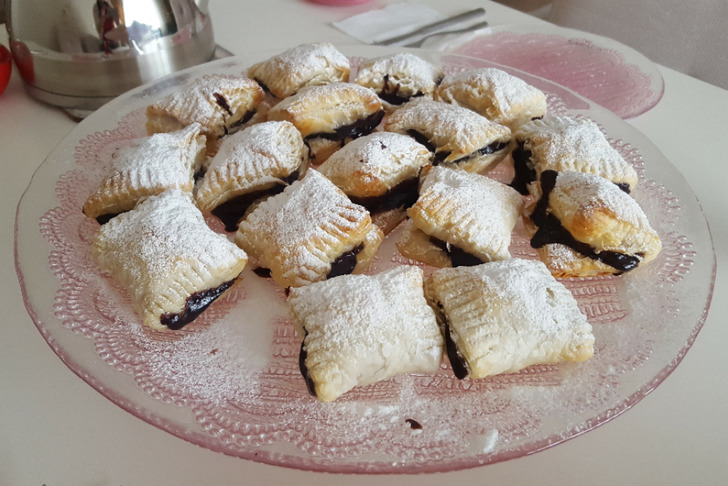 Çikolatalı Mini Milföyler Tarifi