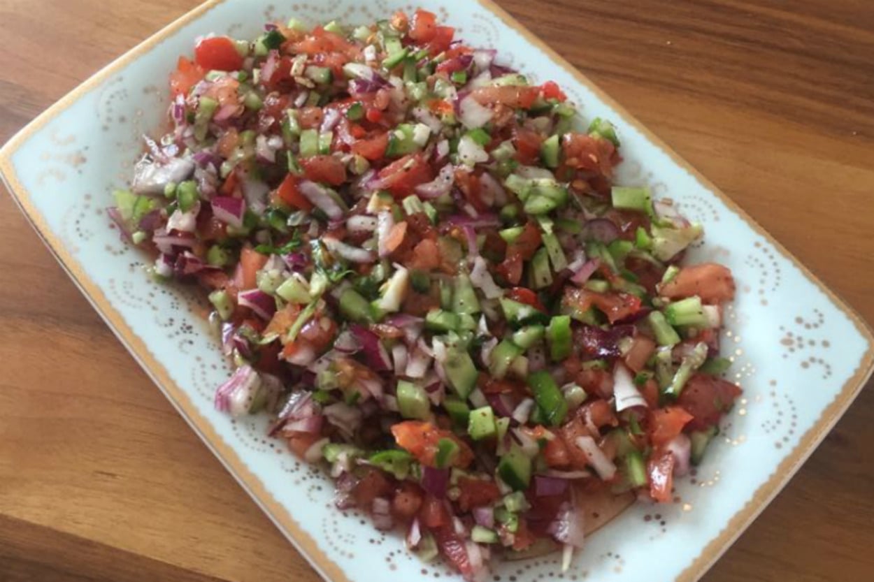 Kaşık Kaşık Yenir: Pratik Gavurdağı Salatası