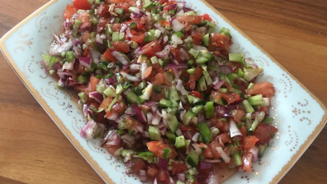 Kaşık Kaşık Yenir: Pratik Gavurdağı Salatası