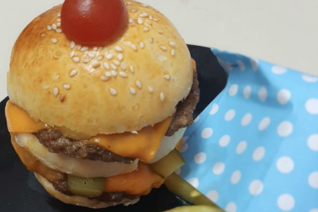 Herkesin Çok Sevdiği: Klasik Hamburger