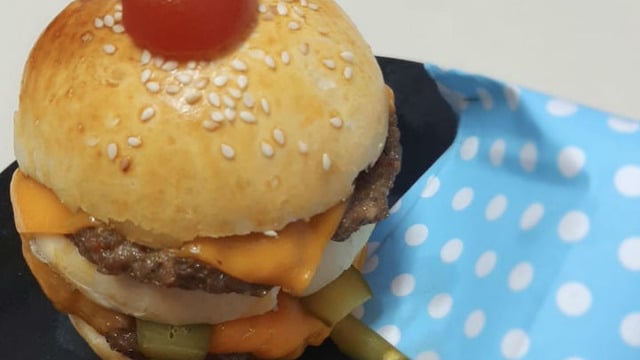 Herkesin Çok Sevdiği: Klasik Hamburger