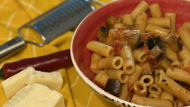 Parmakları Yedirir: Rigatoni Alla Norma