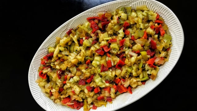 Vazgeçilmez Lezzet: Köz Salatası