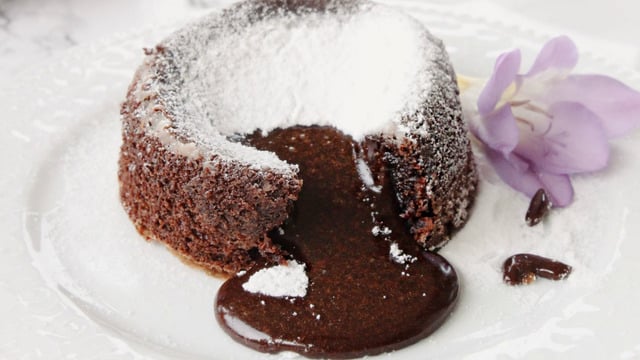 Ayakları Yerden Keser: Lava Kek