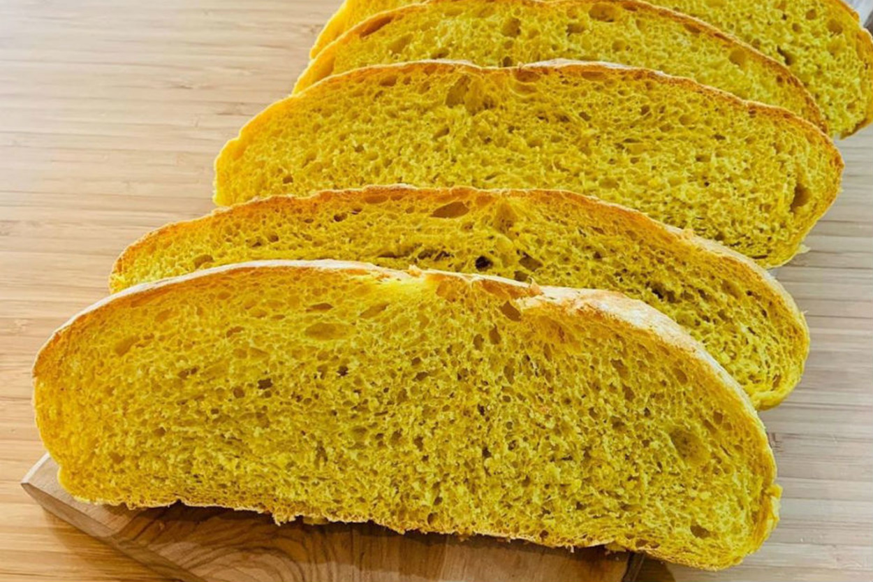 Rengi Yeter: Zerdeçallı Ekmek