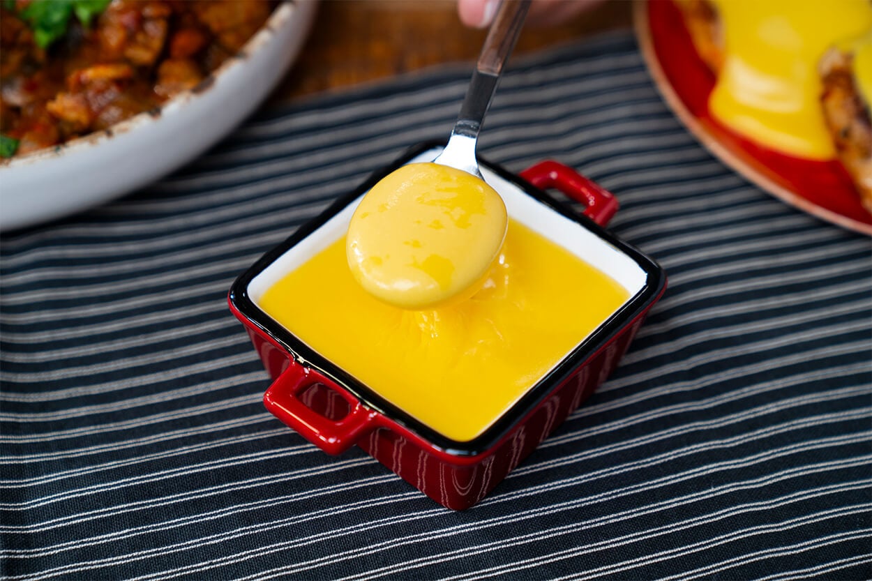 Burgerlerin Eşlikçisi: Cheddar Sos