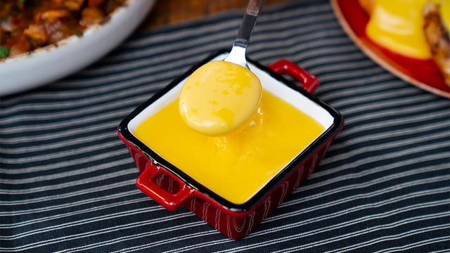 Burgerlerin Eşlikçisi: Cheddar Sos