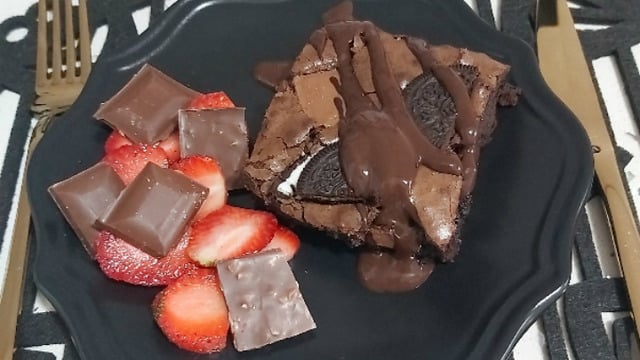 Yoğun Çikolata Lezzetiyle: Kakaolu Bisküvili Brownie
