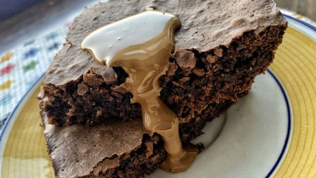 Elinizin Altındaki Malzemelerle: Damla Çikolatalı Brownie