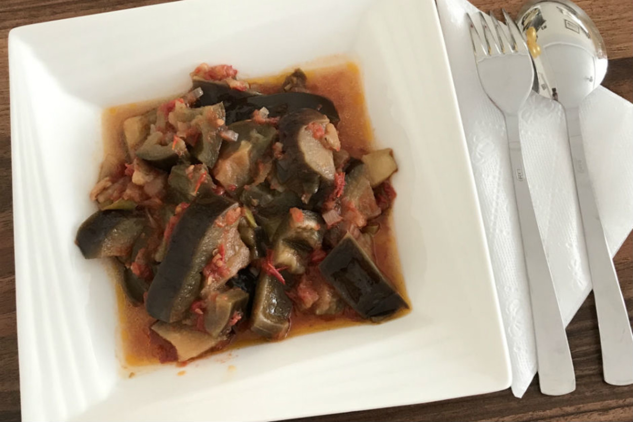 Doyurucu Olduğu Kadar Hafif: Zeytinyağlı Top Patlıcan Yemeği