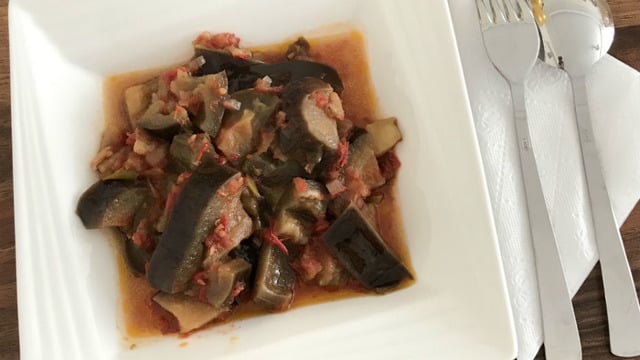 Doyurucu Olduğu Kadar Hafif: Zeytinyağlı Top Patlıcan Yemeği