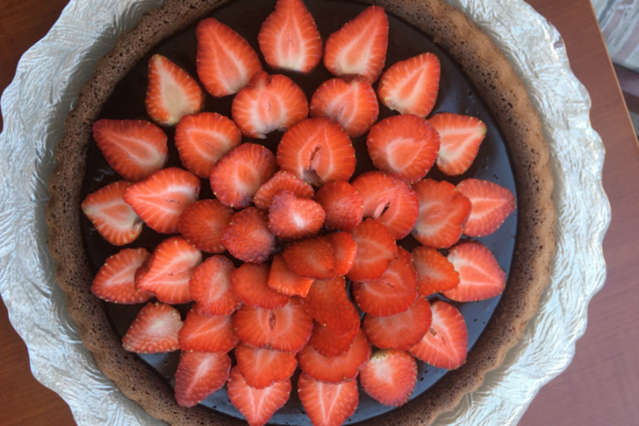 Böylesi Yok: Çikolata Soslu Çilekli Tart