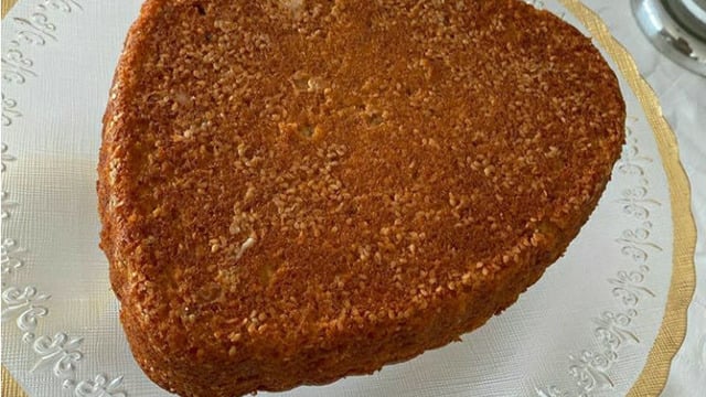 Tarçının Enfes Kokusu: Susamlı Kolay Kek