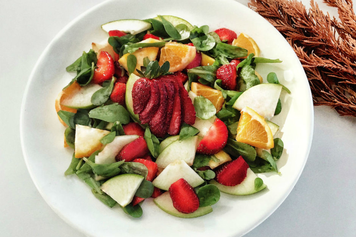 Renk Cümbüşü: Semizotlu Meyve Salatası