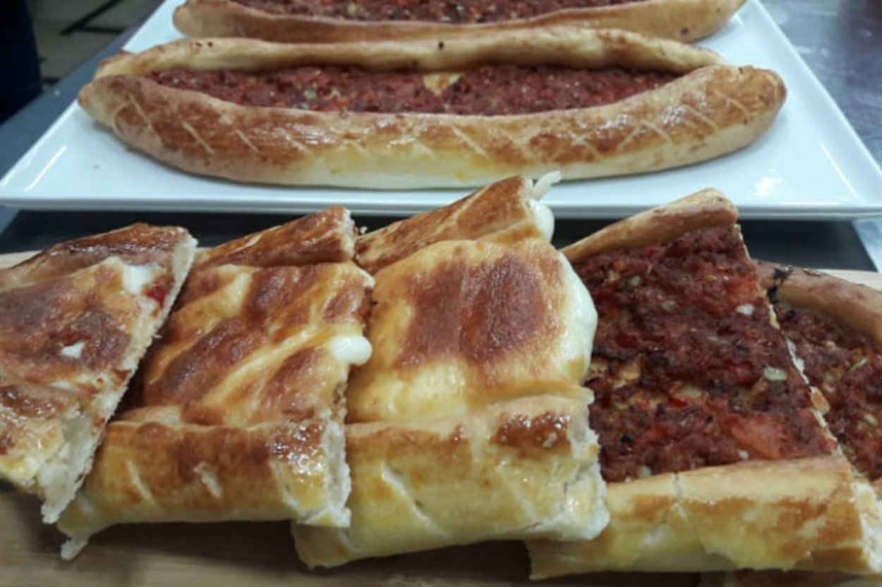 Eviniz Pide Salonuna Dönsün: Ev Yapımı Kıymalı Pide