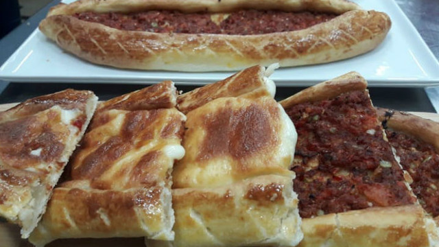 Eviniz Pide Salonuna Dönsün: Ev Yapımı Kıymalı Pide