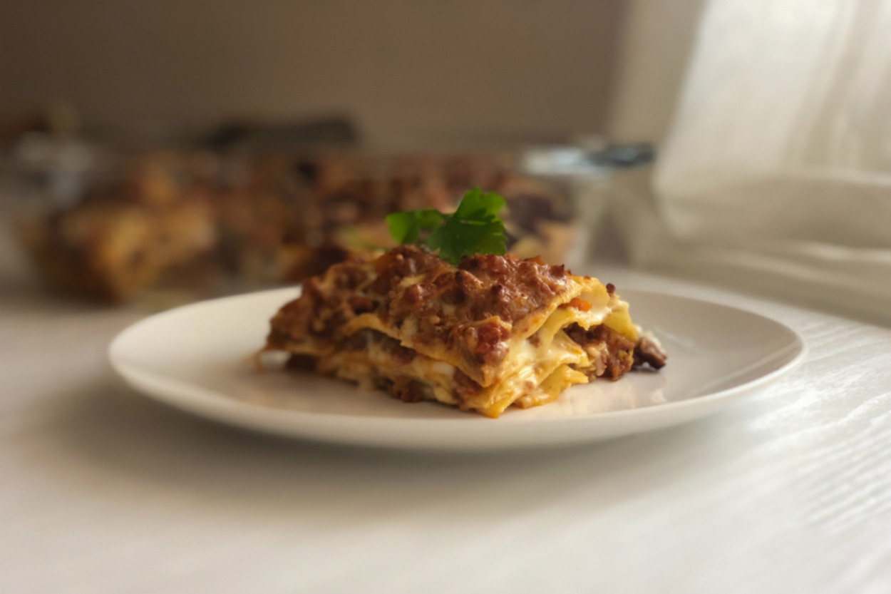 Eşsiz Lezzetiyle: Bolonez Soslu Lazanya